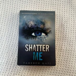 shatter me paperback tahereh mafi